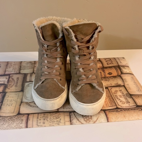 UGG Shoes - Ugg Beven Woman’s Oxford Chestnut size 7.5